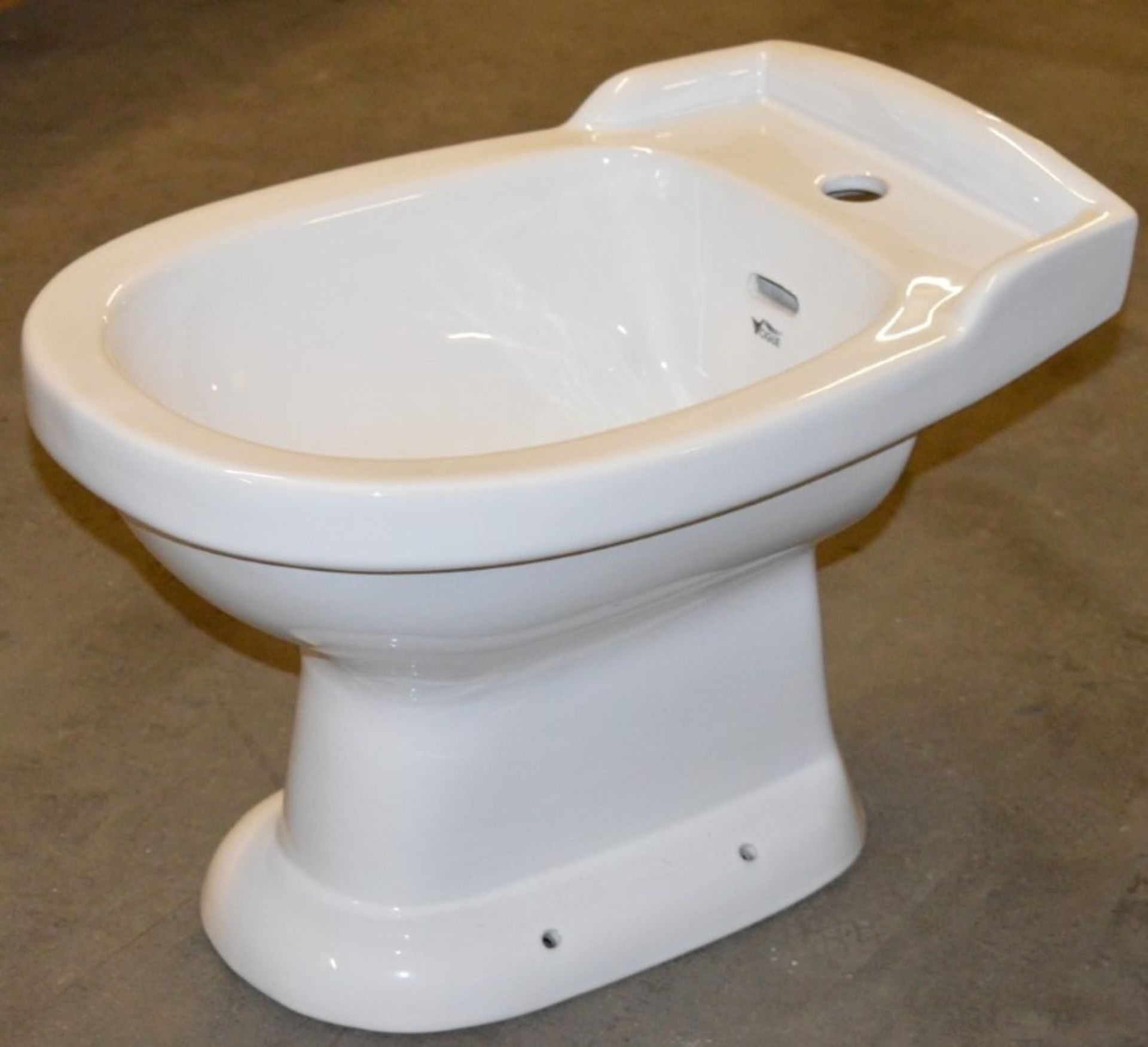 1 x Vogue Bathrooms HEYWOOD Single Tap Hole BIDET - Brand New and Boxed - High Quality White Ceramic