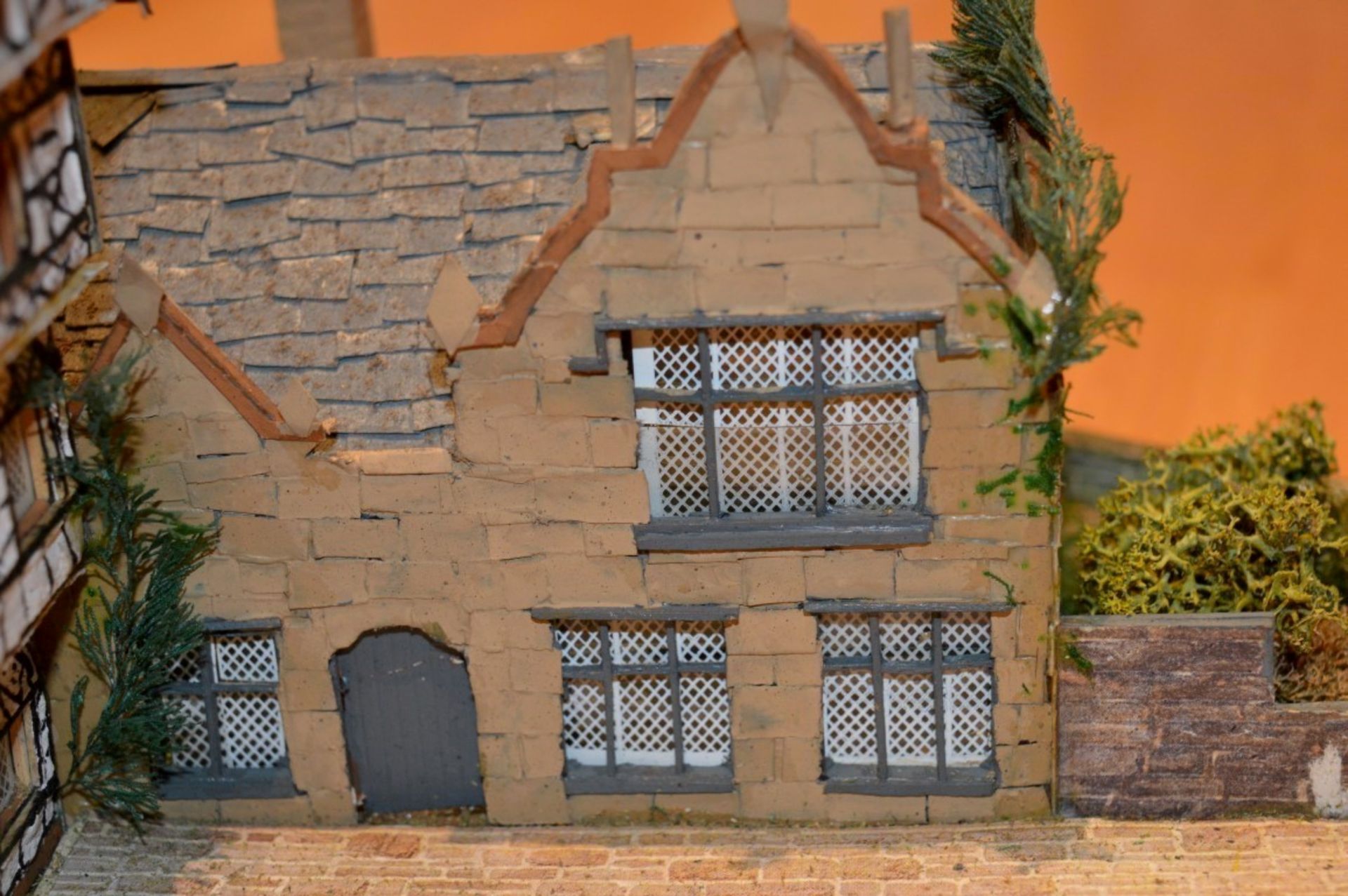 1 x Vintage 00 Gauge Train Model Railway Diorama Building - Depicting Stunning Country House Set - Image 3 of 31