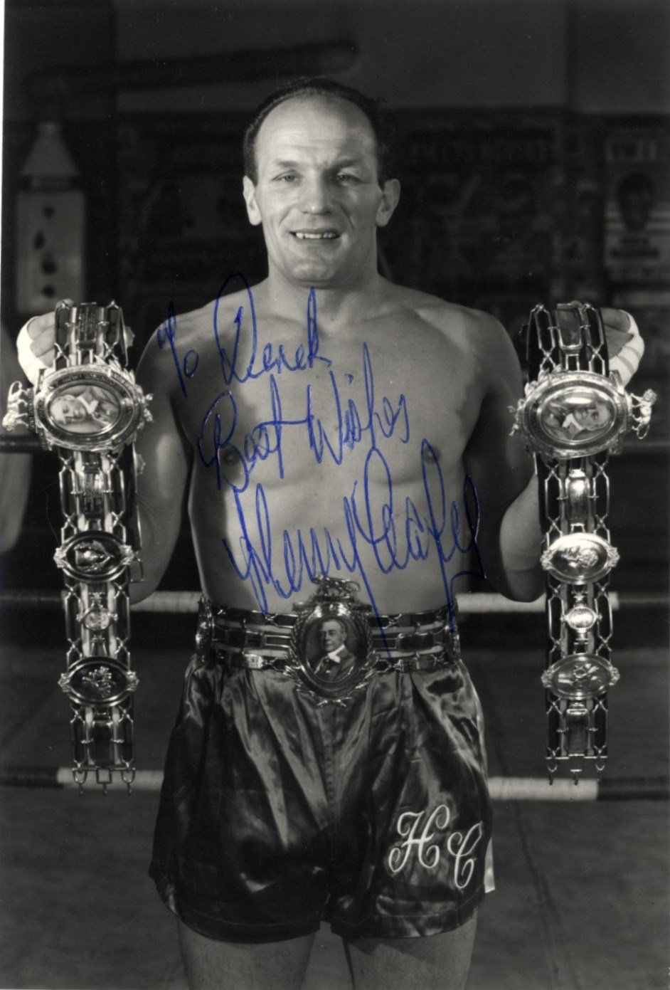 BOXING: Selection of signed pieces, cards, signed postcard photographs and slightly larger (and a - Image 3 of 25