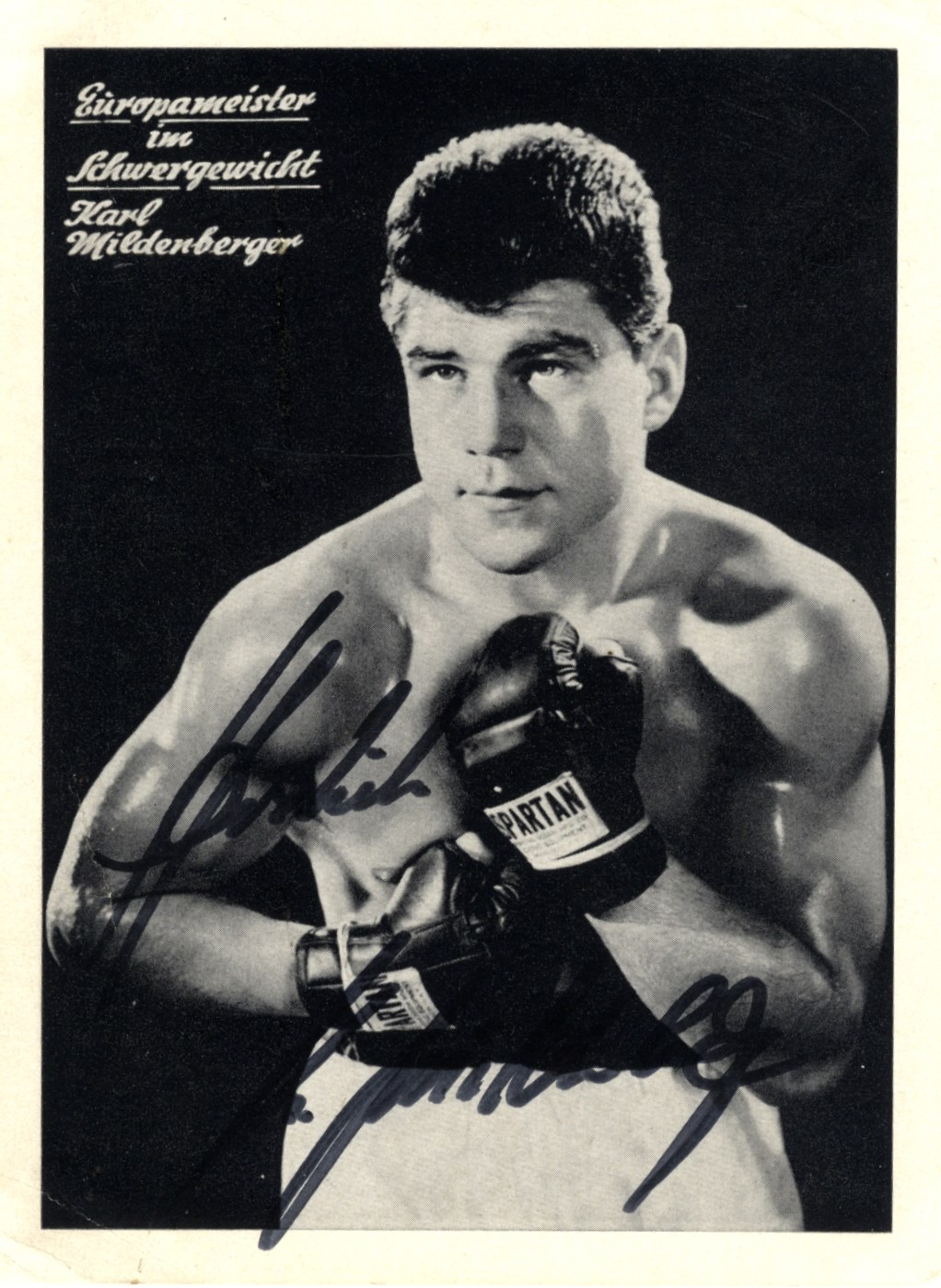 BOXING: Selection of signed pieces, cards, signed postcard photographs and slightly larger (and a - Image 15 of 25