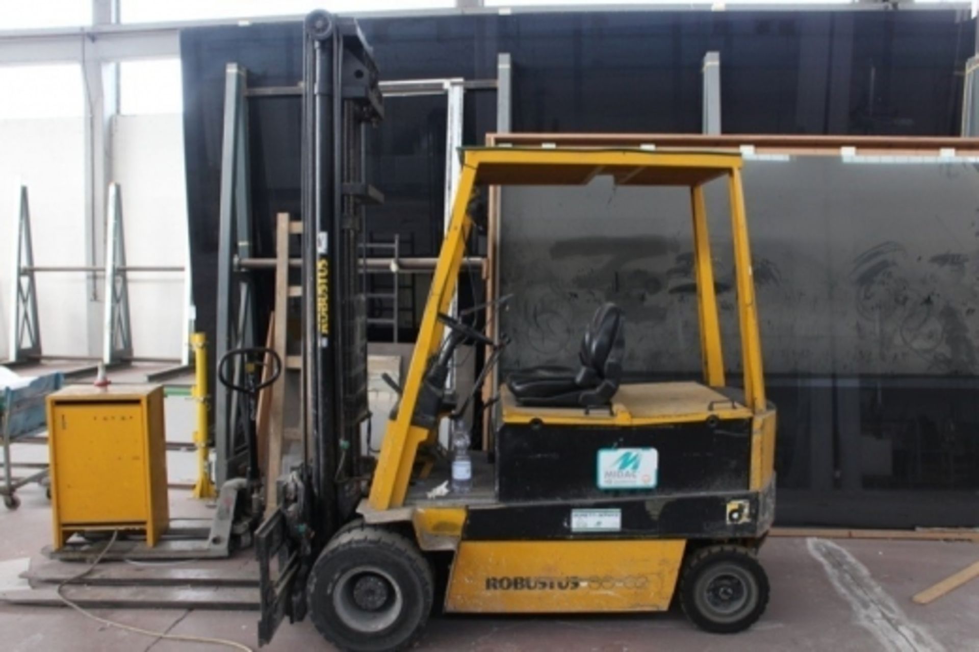 1,Forklift Robustus SE32 Click here for more details