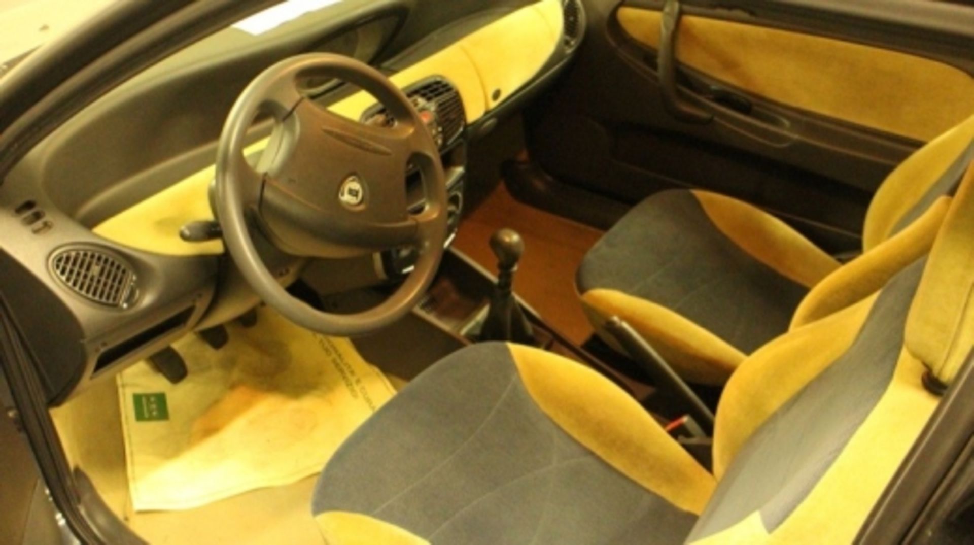 1,LOTTO COMPOSTO DA:Autovettura Lancia Ypsilon targa CC720XA immatric. 2002 benzina Click here for - Image 3 of 4