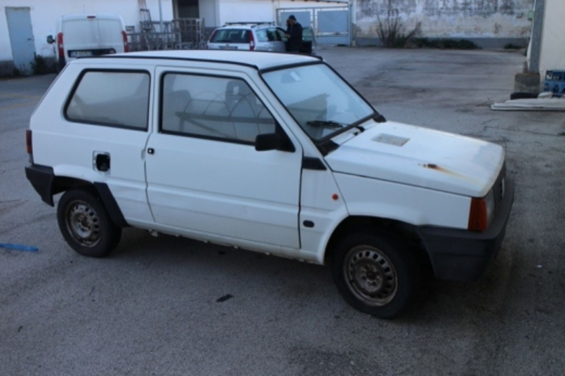 1,Autovettura Fiat Panda targa DN221XW immatric. '02 benzina Click here for more details