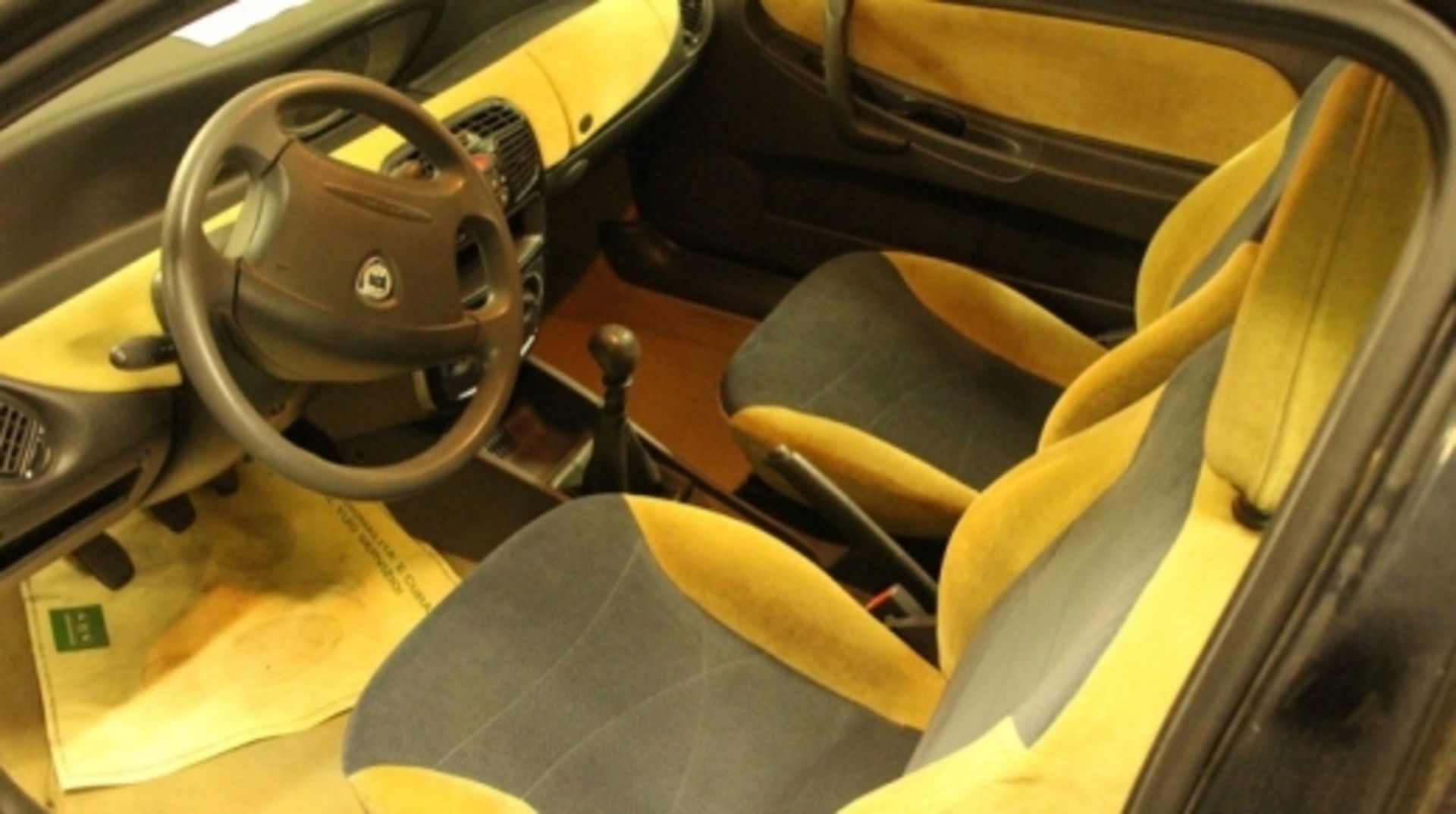 1,LOTTO COMPOSTO DA:Autovettura Lancia Ypsilon targa CC720XA immatric. 2002 benzina Click here for - Image 4 of 4