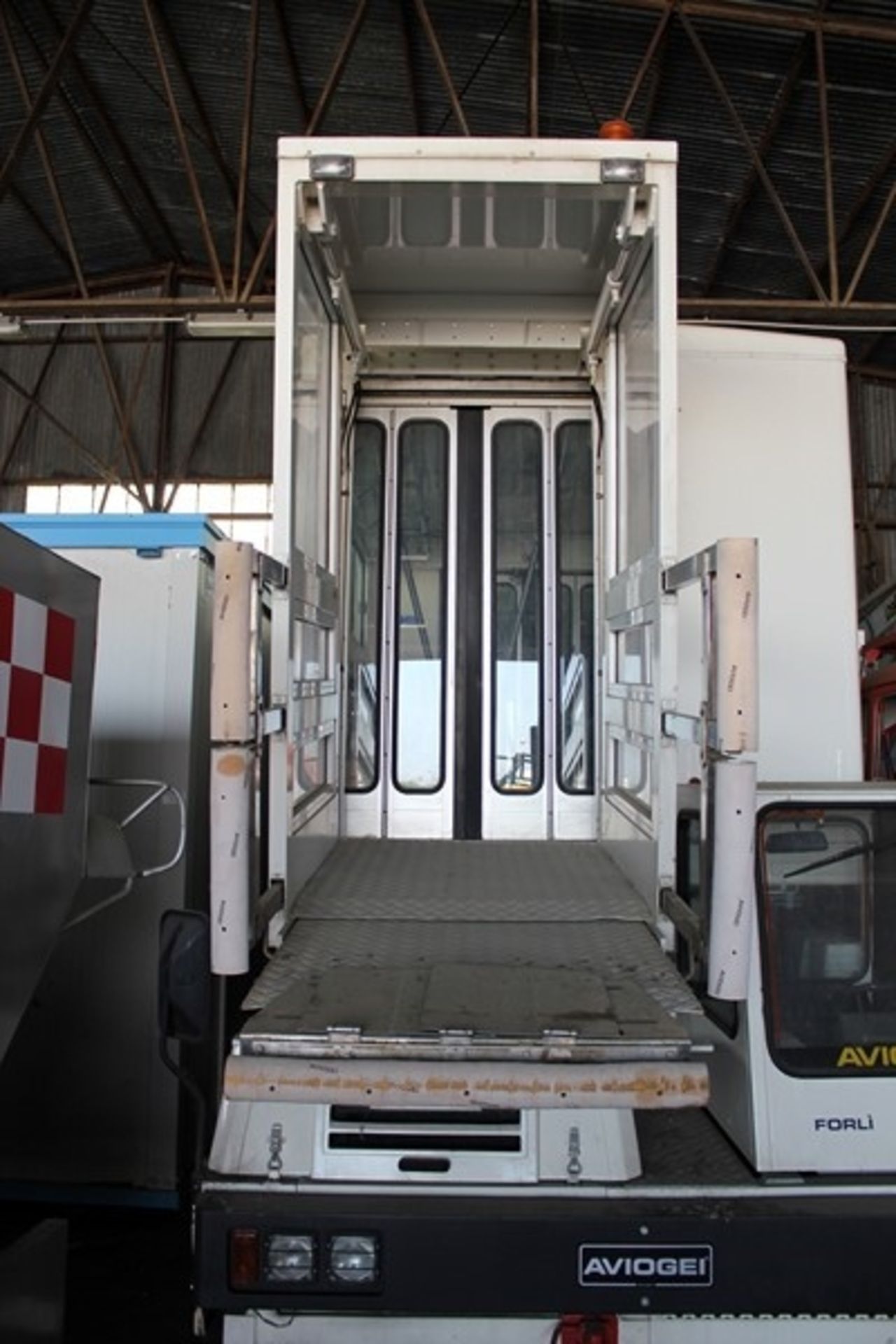 1,N.1 Ambulift Eau 1000  with 3 seats (Purchasing year 2009) Click here for more details - Image 4 of 4