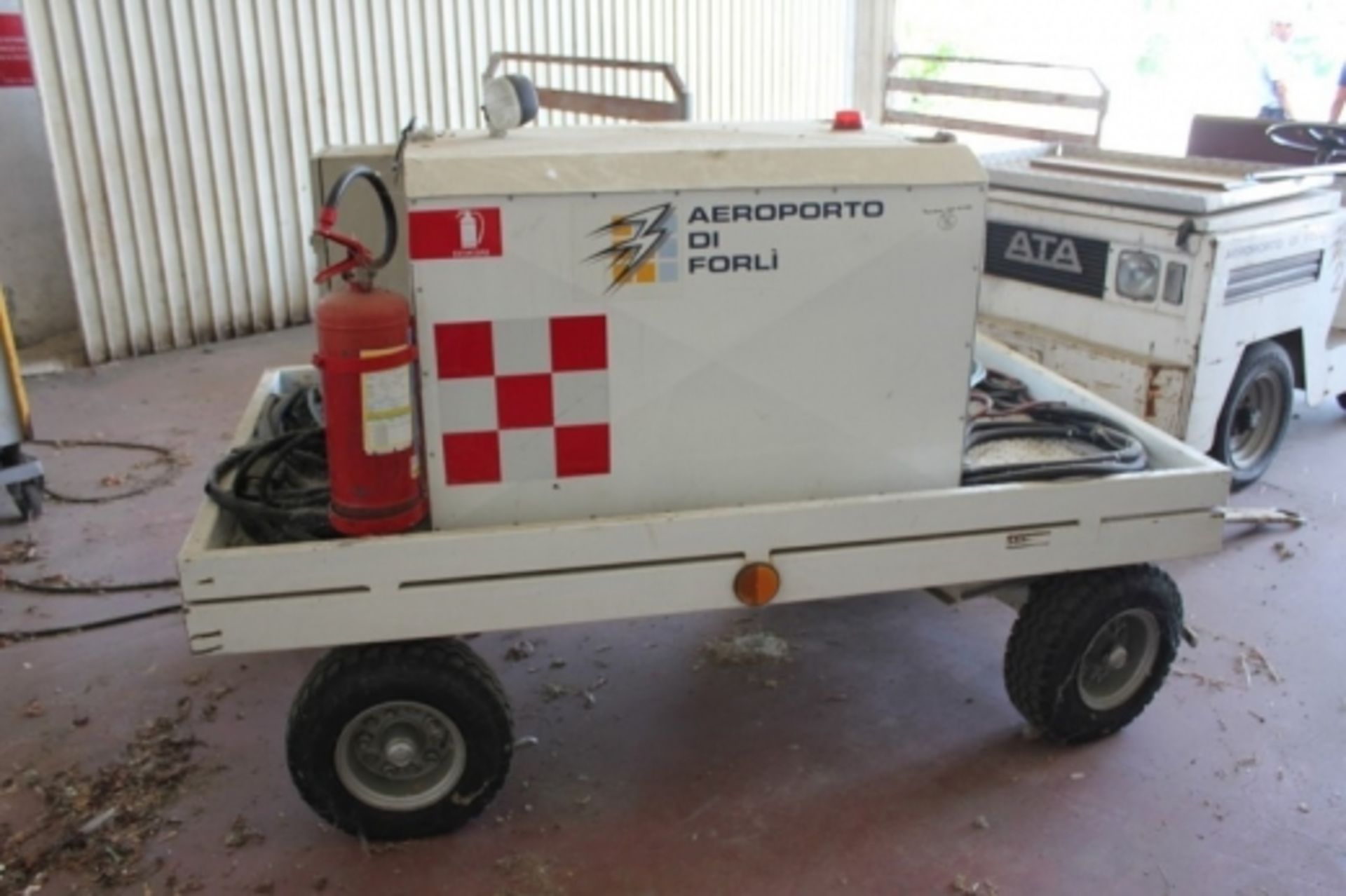 1,LOT INCLUDES: Industrial Tractor Zephir 100 (purchase year 1981), Cart with connector ATR42 (