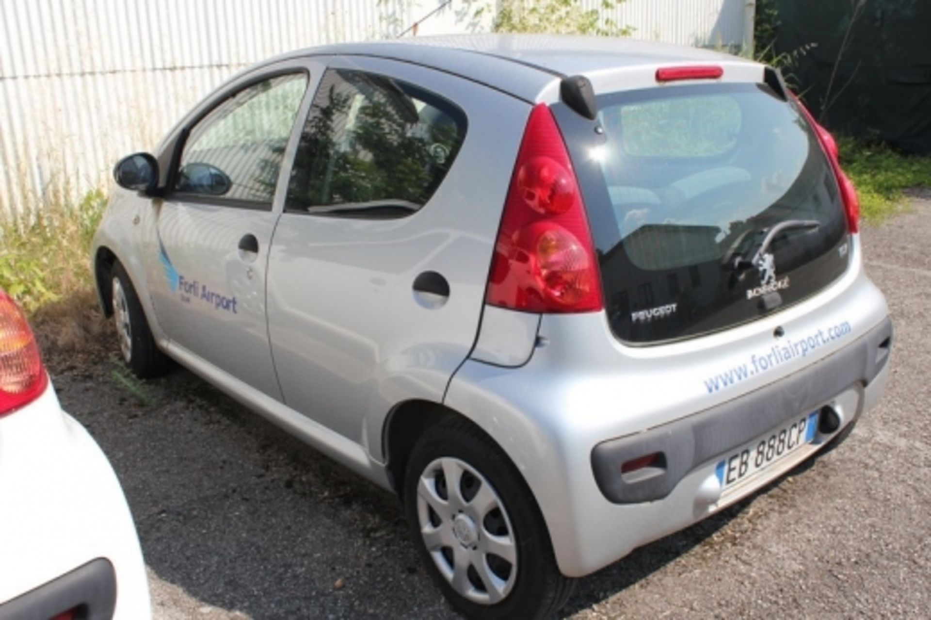 1,Peugeot 107 Plate:EB888CP color: white, gasoline engine, mileage: 16.316 km, body: various dents