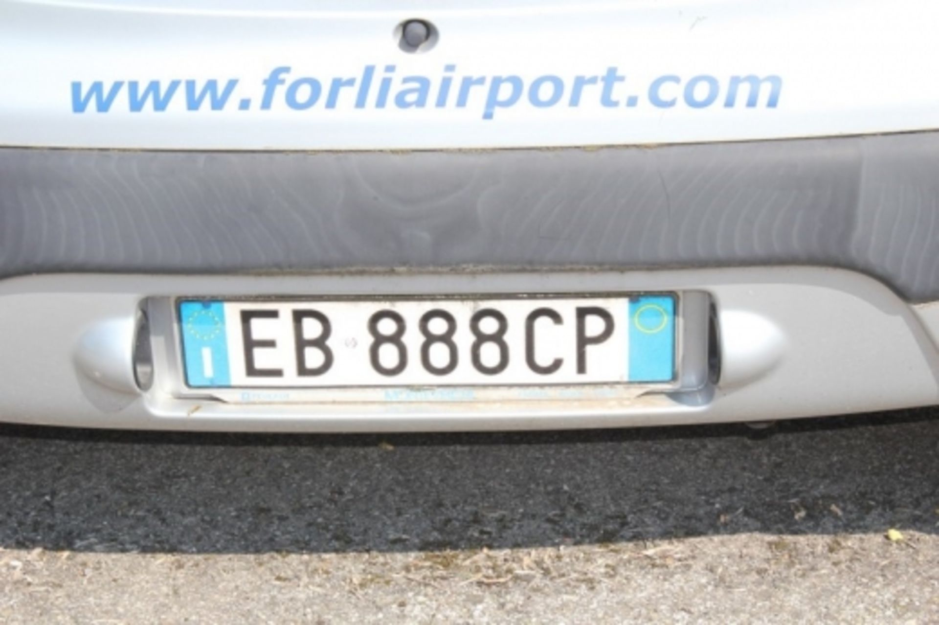 1,Peugeot 107 Plate:EB888CP color: white, gasoline engine, mileage: 16.316 km, body: various dents - Image 2 of 4