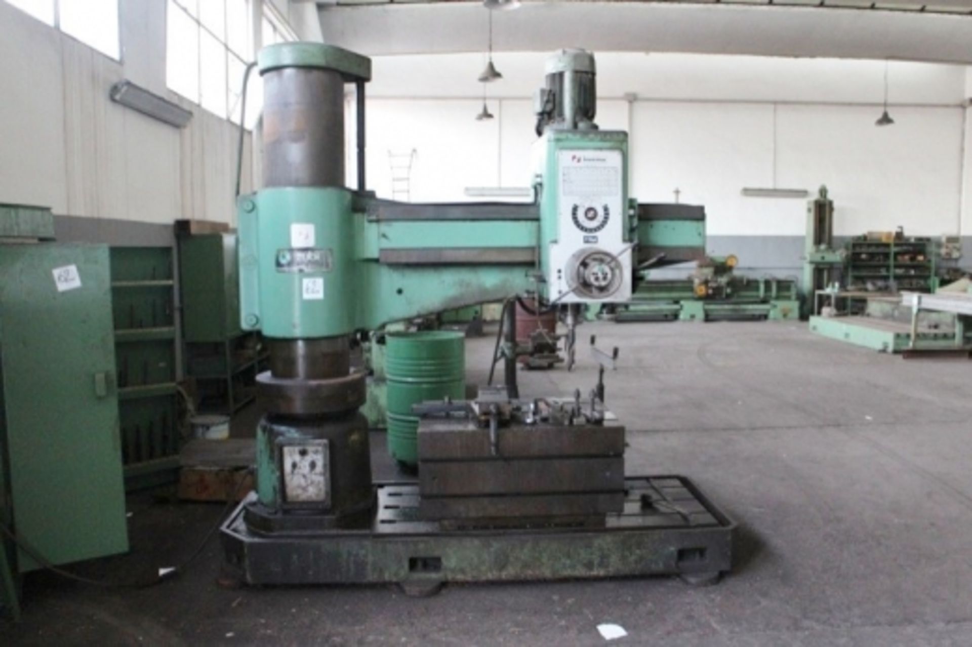 1,RADIAL DRILL BRAND INVEMA, SERIAL NUMBER. 2020B6, COMPLETE WITH CABINET WITH ACCESSORIES Click - Image 3 of 4