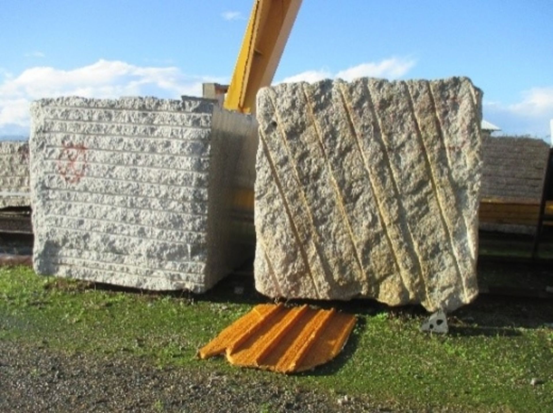 1,N.1 granite block type Rosa Beta, size: 1,5x2,0x1,5 mt. (4,5 cubic meters) from the mine of