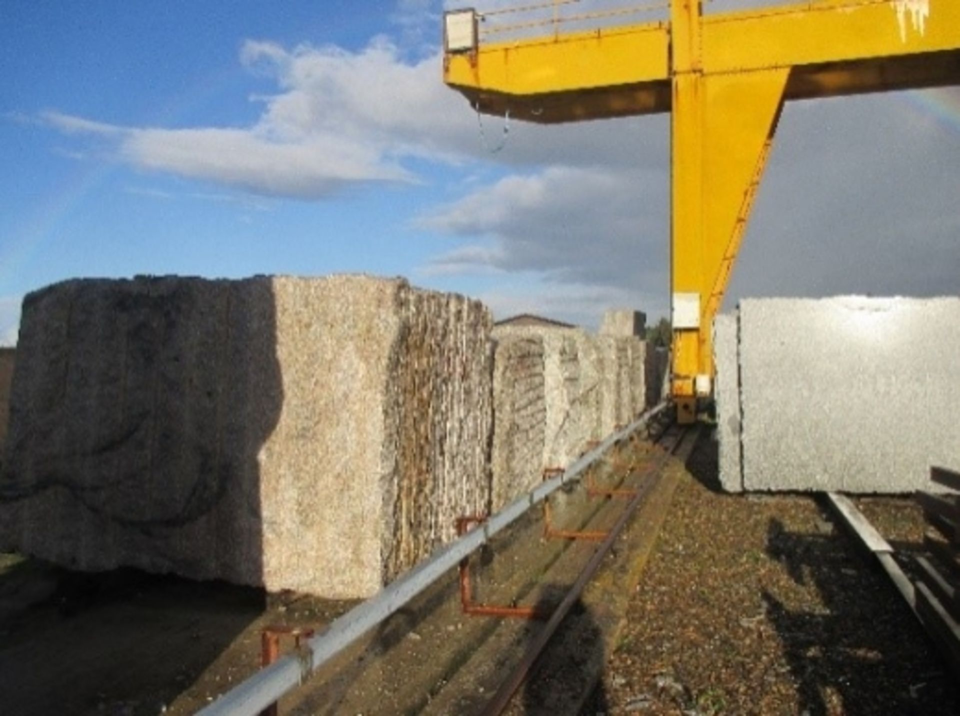 1,N.1 granite block type Rosa Beta, size: 1,5x2,0x1,5 mt. (4,5 cubic meters) from the mine of - Image 3 of 4