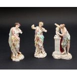 Lotto di 3 statuine in porcellana, cm. 13. Germania periodo Impero da restaurare.