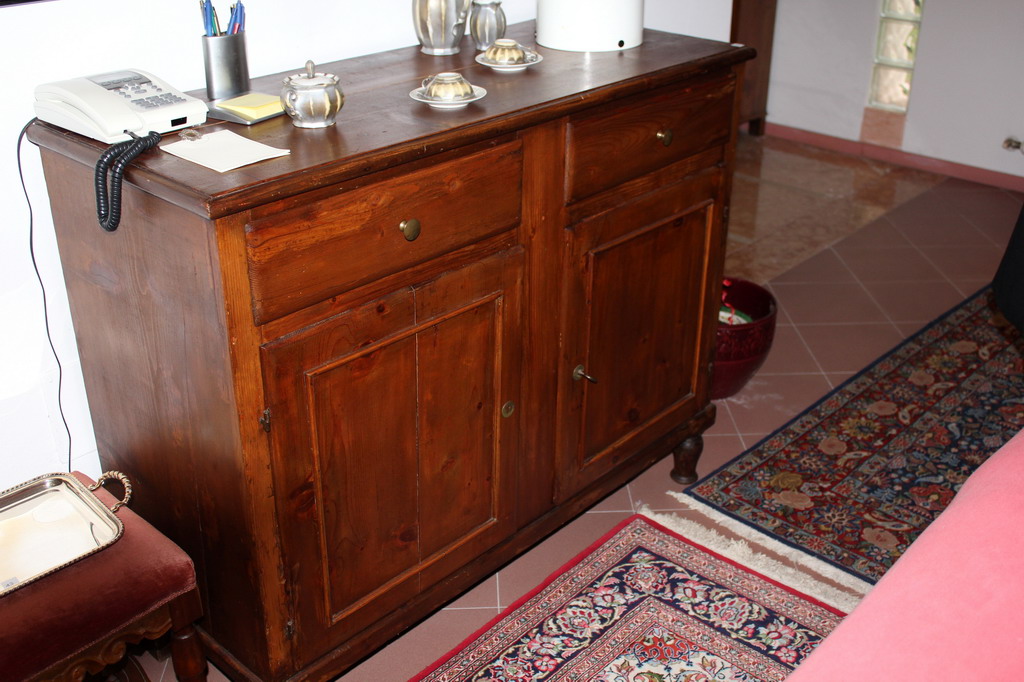 Credenza a 2 ante e 2 cassetti, fine '800, cm. 120x48