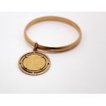 Bracciale in oro giallo 18Kt rigido con medaglia commemorativa del primo sbarco sulla luna, Luglio