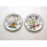 Coppia di piattini in ceramica, dipinti a mano a motivi floreali marcati G.B.V. NOVA.