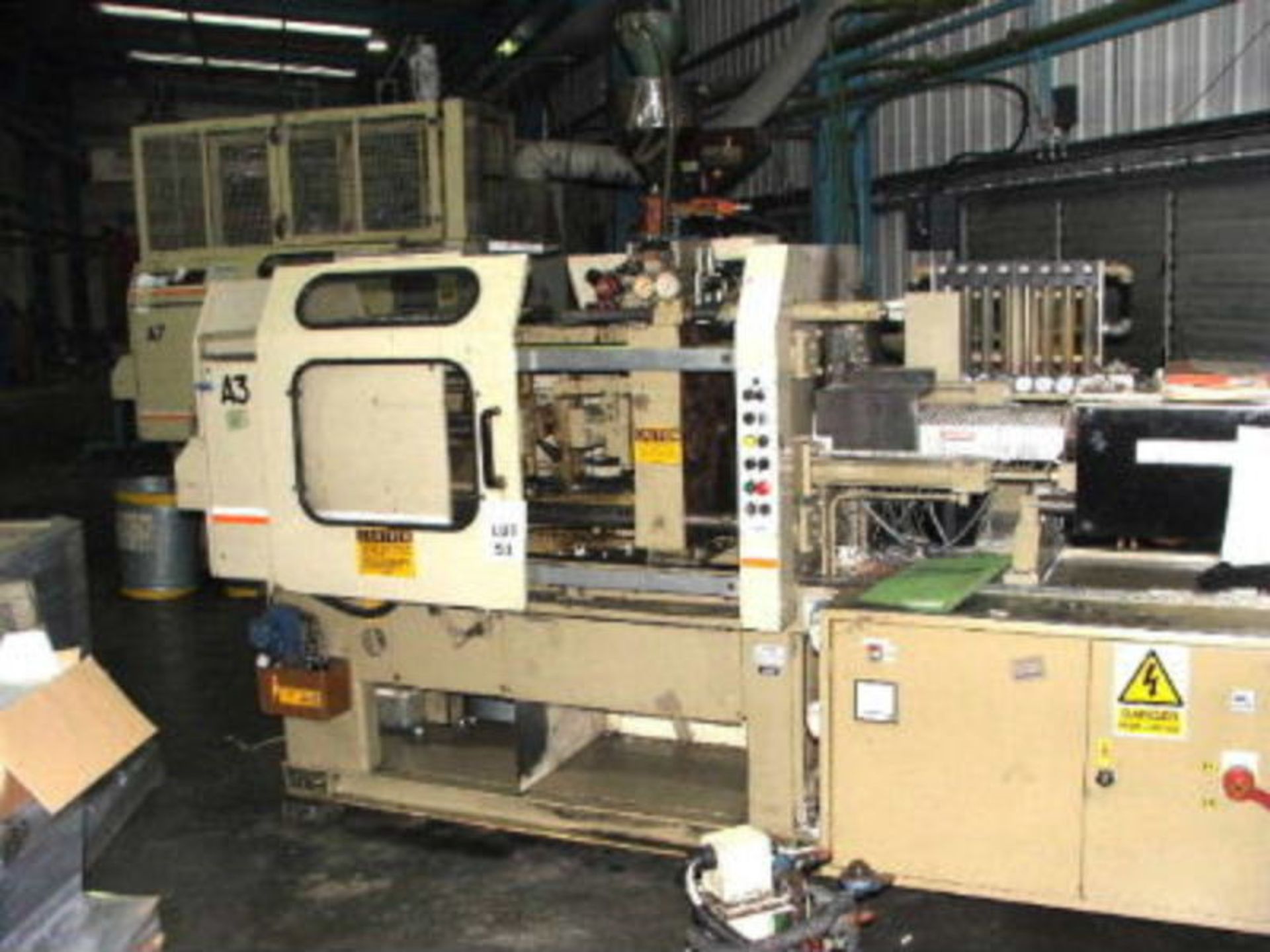 INJECTION MOULDING MACHINE - Image 8 of 9