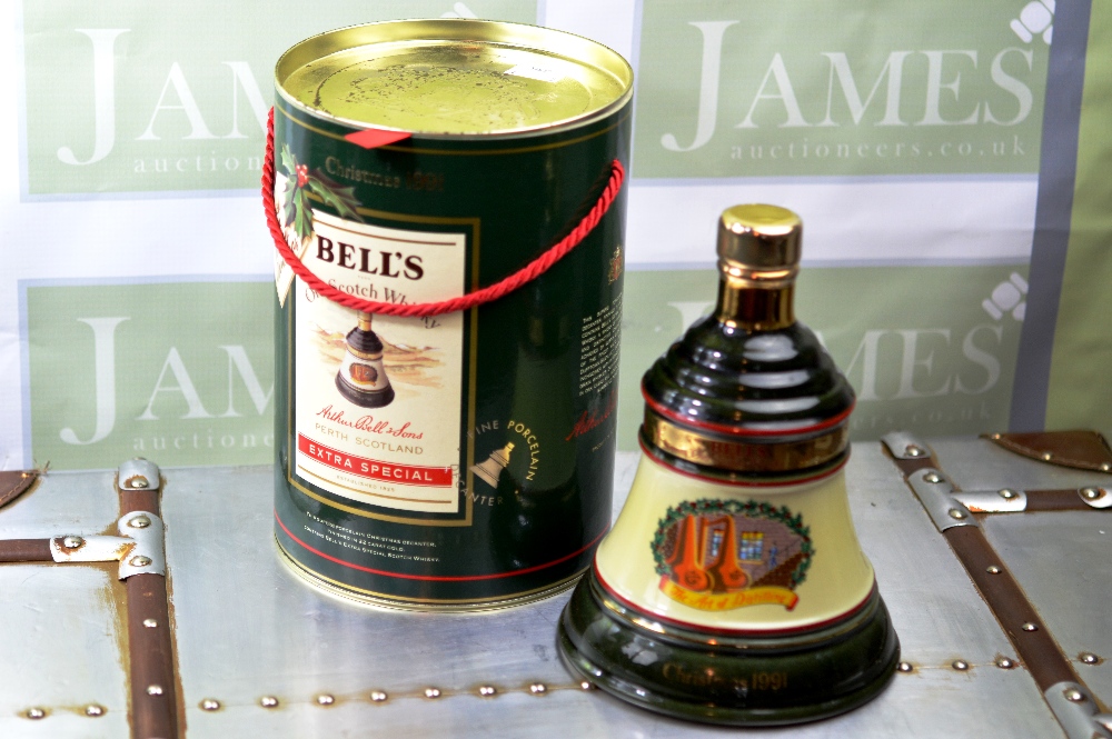 Extra Special Bells Scotch Whiskey decanter in 22ct Gold original packaging RRP £99