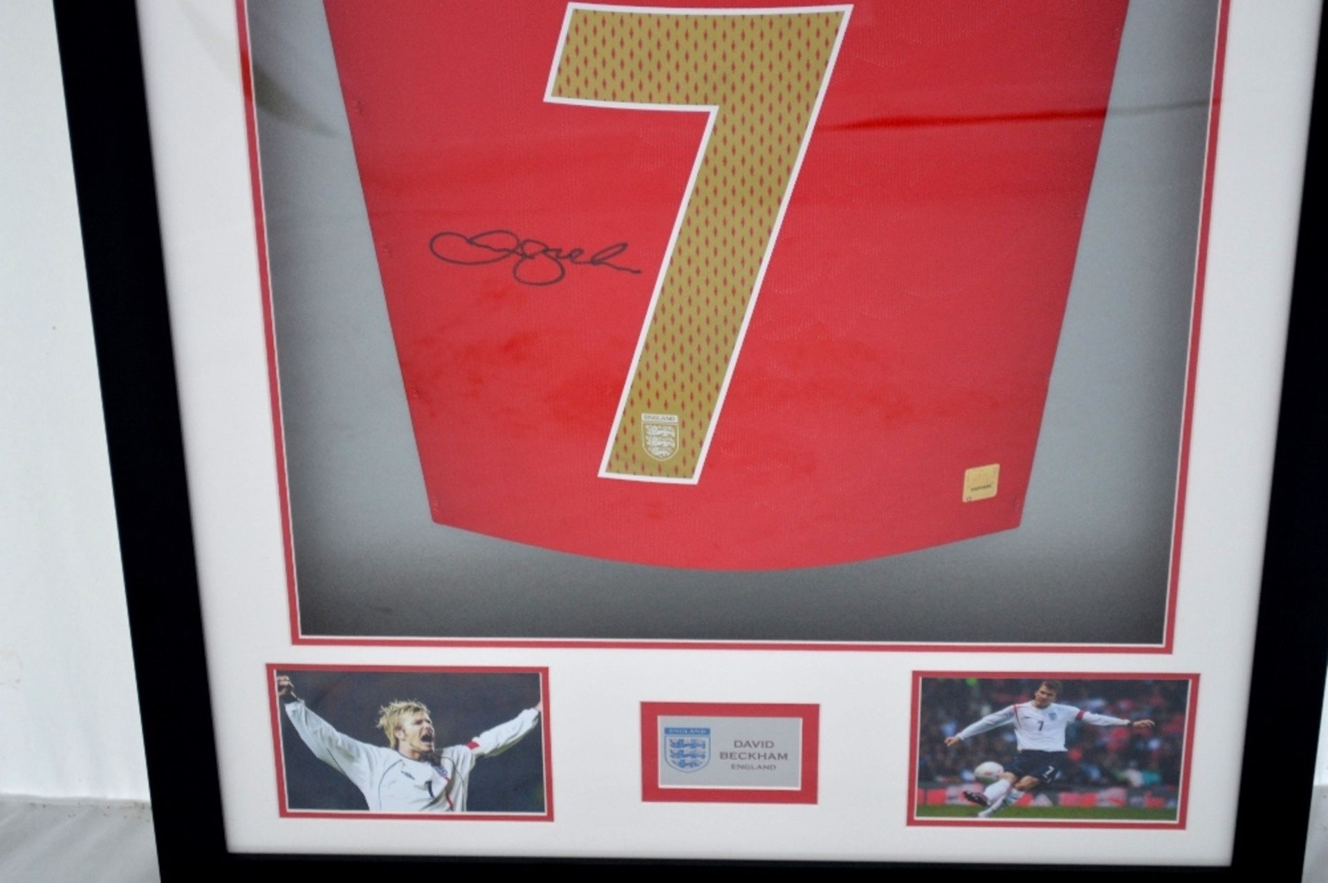 A signed England David Beckham number 7 shirt professional framed 3d style and comes with a COA - Image 2 of 2