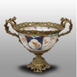 Kakiemon bowl with metal mount, 17th centuryA 17th century Kakiemon bowl decorated with underglaze