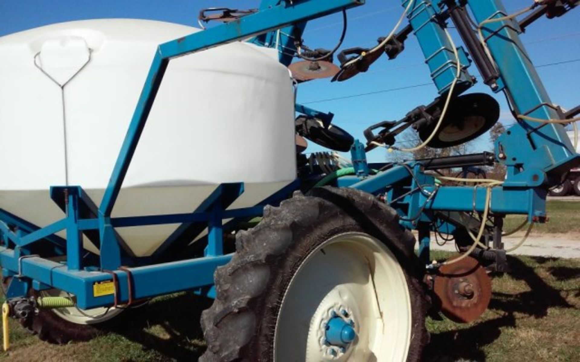 Lot 34 - Ag Systems Model 6400 Fertilizer Applicator 12', 15 Row, Like New Condition Model 6400 - Image 5 of 6