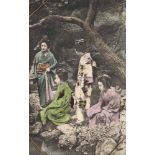 Postkarten - - Sammlung von 38 Postkarten aus Japan u. Korea, gesteckt. Um 1900. Lackalbum (Rücken