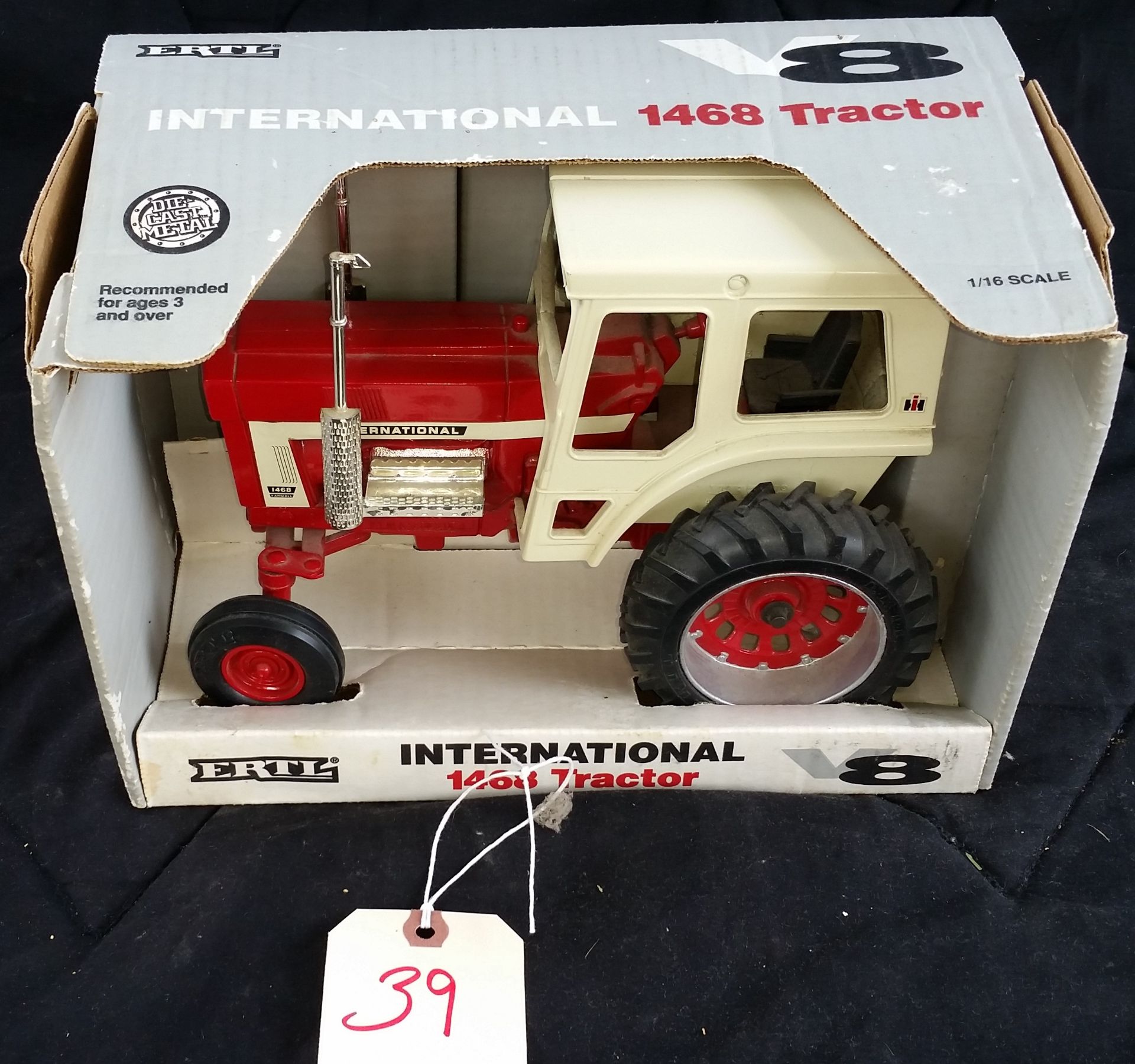 International 1468 Tractor V8 Series