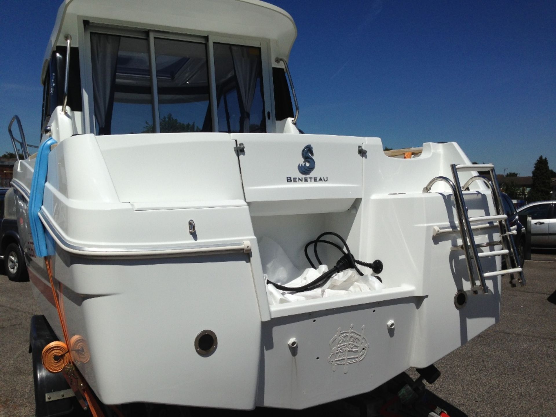 Beneteau Antares 6.80 MOTOR BOAT 21.26 feet S/n FR-SPBDY299A515 YOM 2015(No engine) on trailer - Image 3 of 12