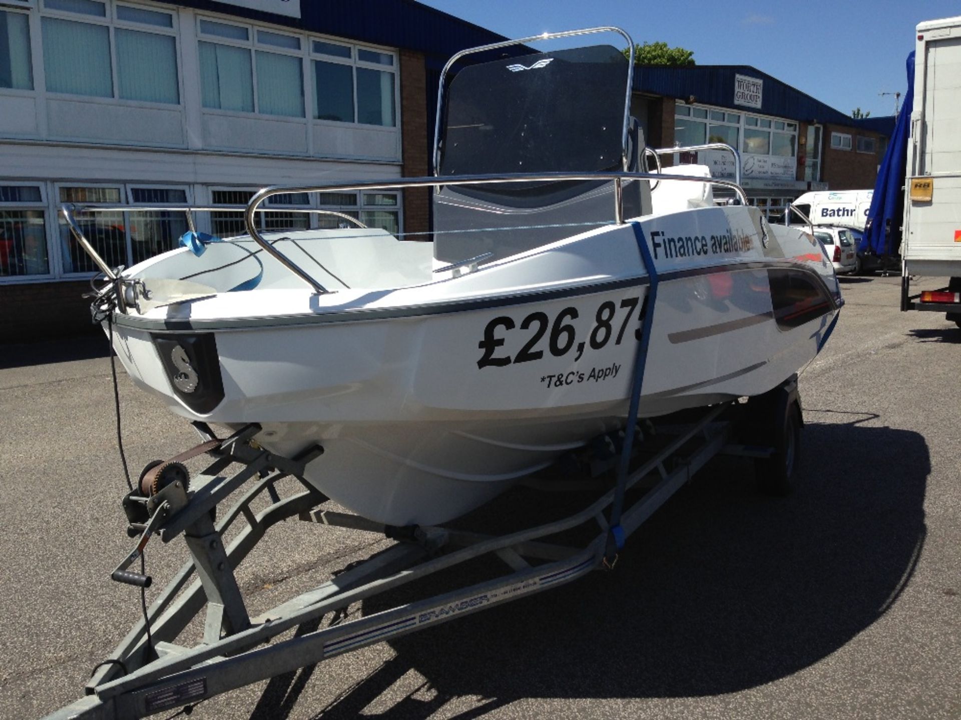 Beneteau Flyer 5 SPACEdeck MOTOR BOAT 18.04 feet S/n FR-SPBEE041B515 YOM 2015(No engine) on trailer - Image 2 of 7