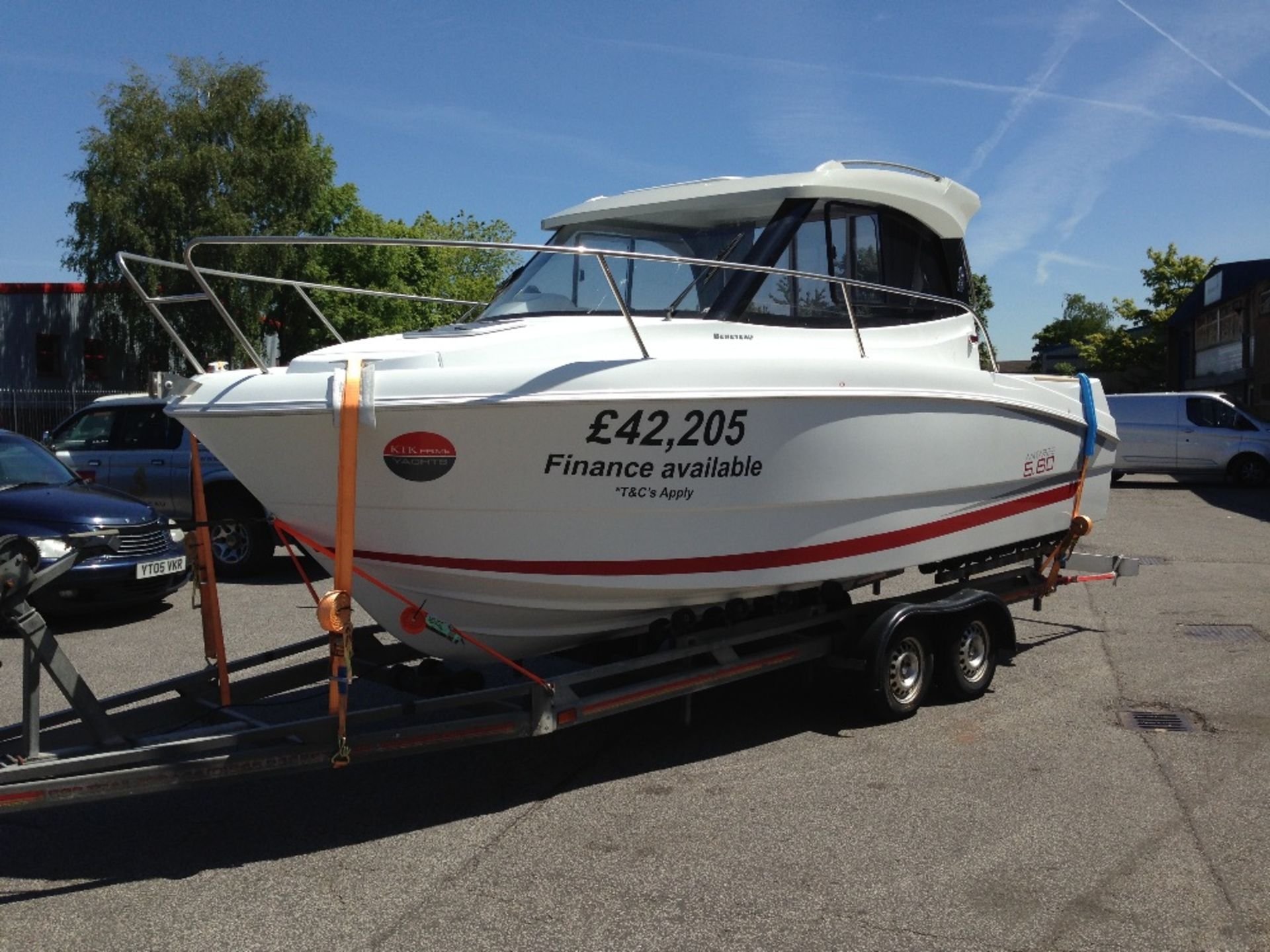 Beneteau Antares 6.80 MOTOR BOAT 21.26 feet S/n FR-SPBDY299A515 YOM 2015(No engine) on trailer