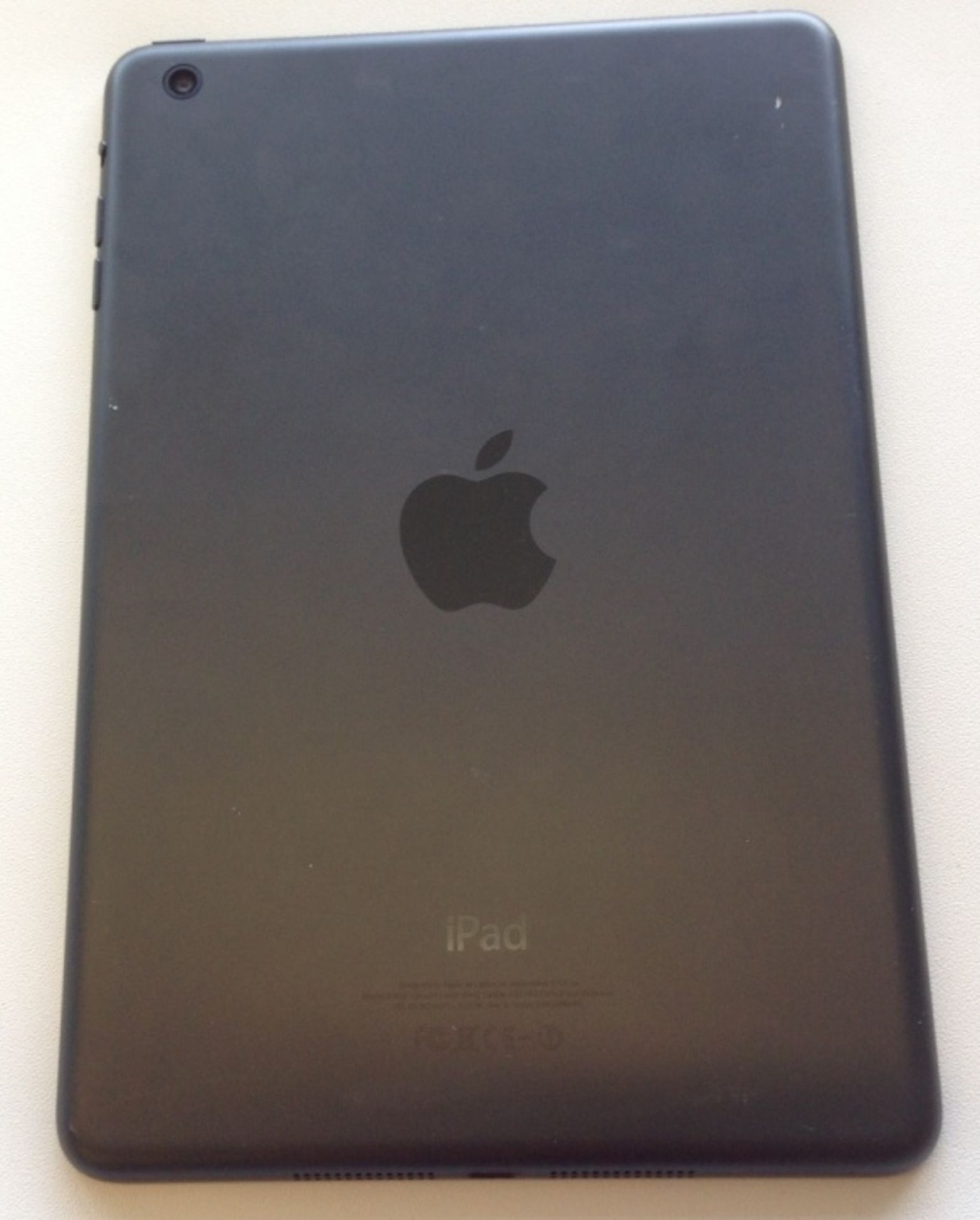 Ipad Mini 16GB Space Grey  Grade B+ fully tested may have light scratches original Box + Cable - Image 2 of 3