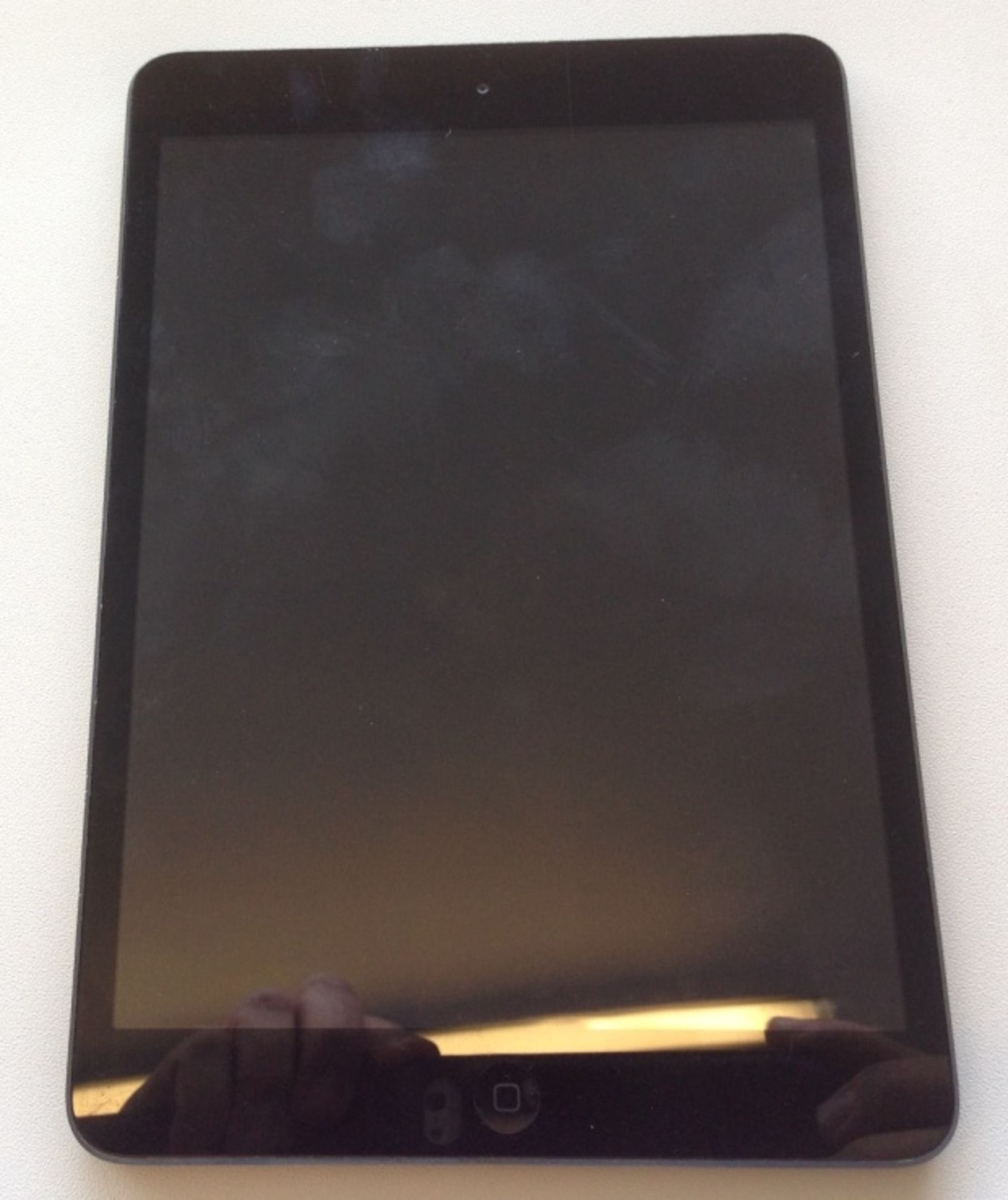 Ipad Mini 16GB Space Grey  Grade B+ fully tested may have light scratches original Box + Cable