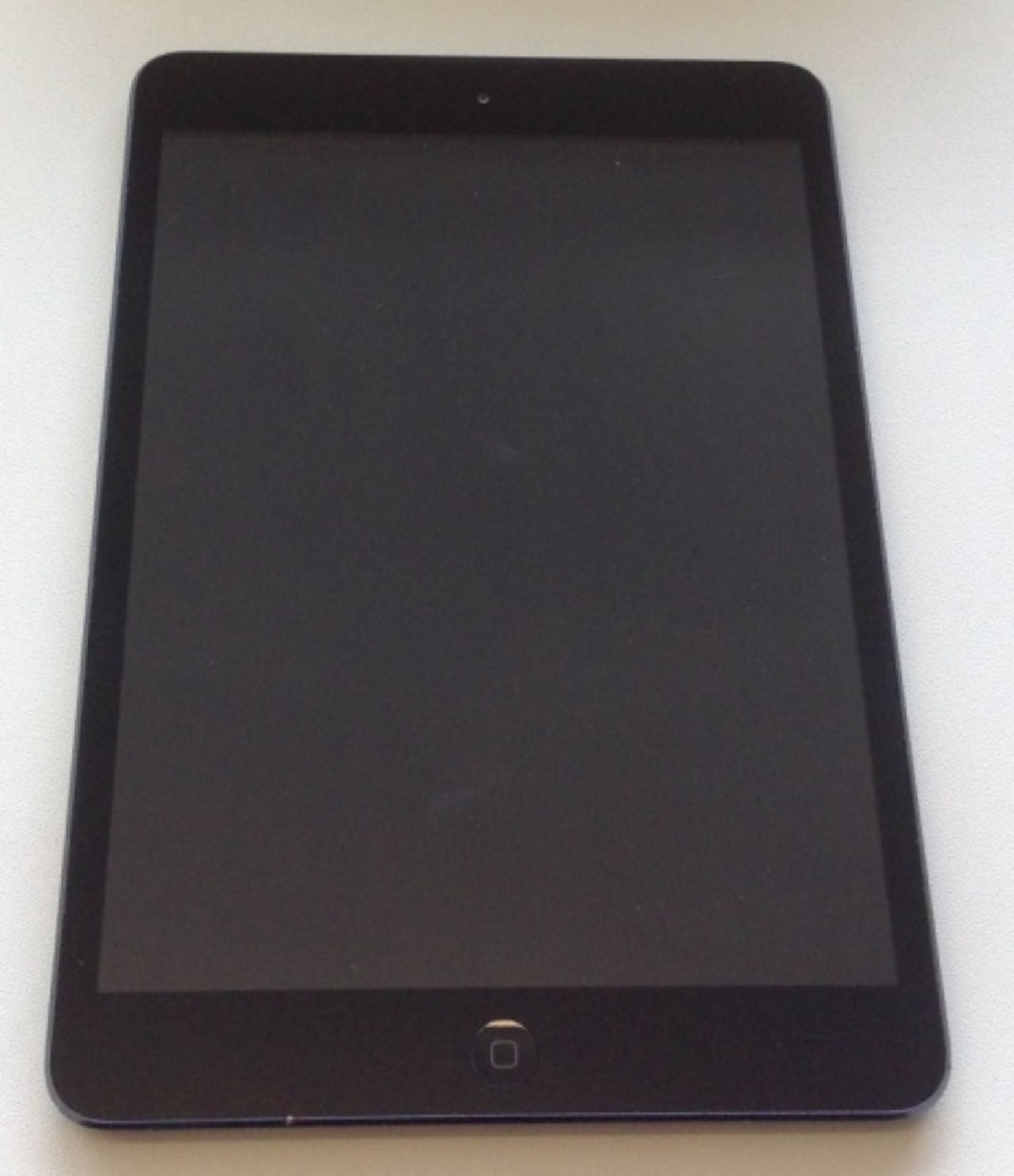 Ipad Mini 16GB Space Grey  Grade B+ fully tested may have light scratches original Box + Cable