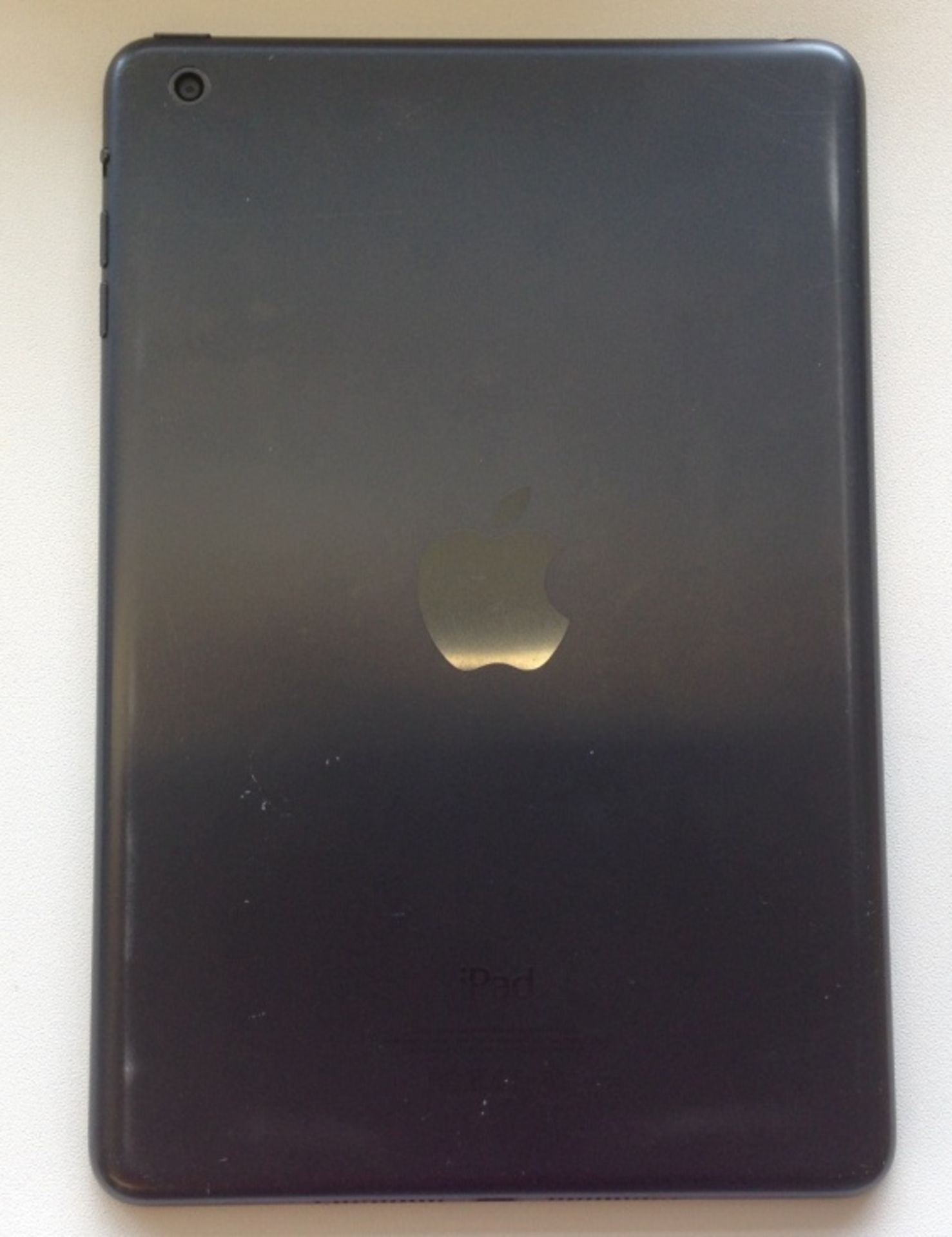 Ipad Mini 16GB Space Grey  Grade B+ fully tested may have light scratches original Box + Cable - Image 2 of 3