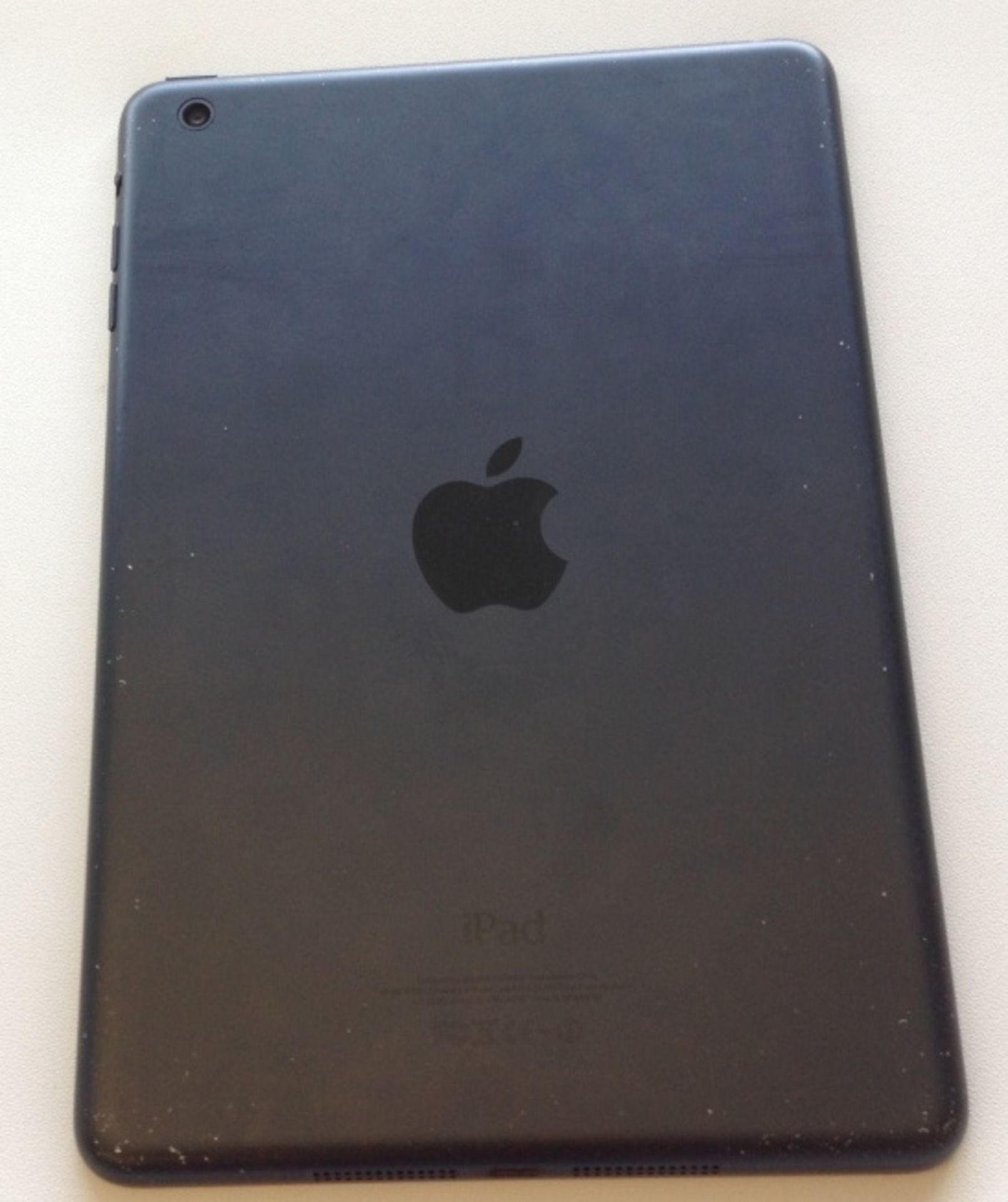 Ipad Mini 16GB Space Grey  Grade B+ fully tested may have light scratches original Box + Cable