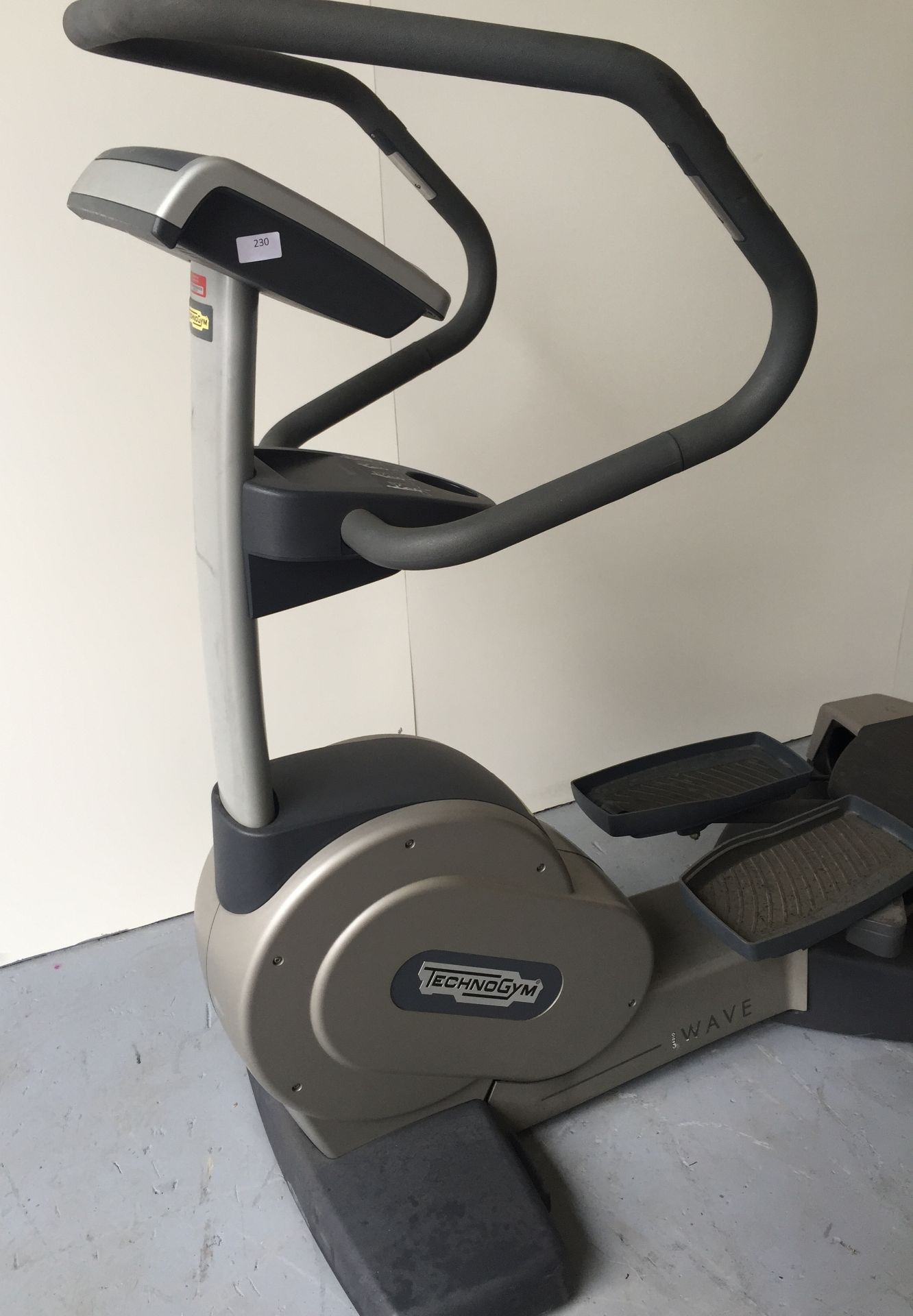 TechnoGym Wave Cardio Machine - Image 8 of 12