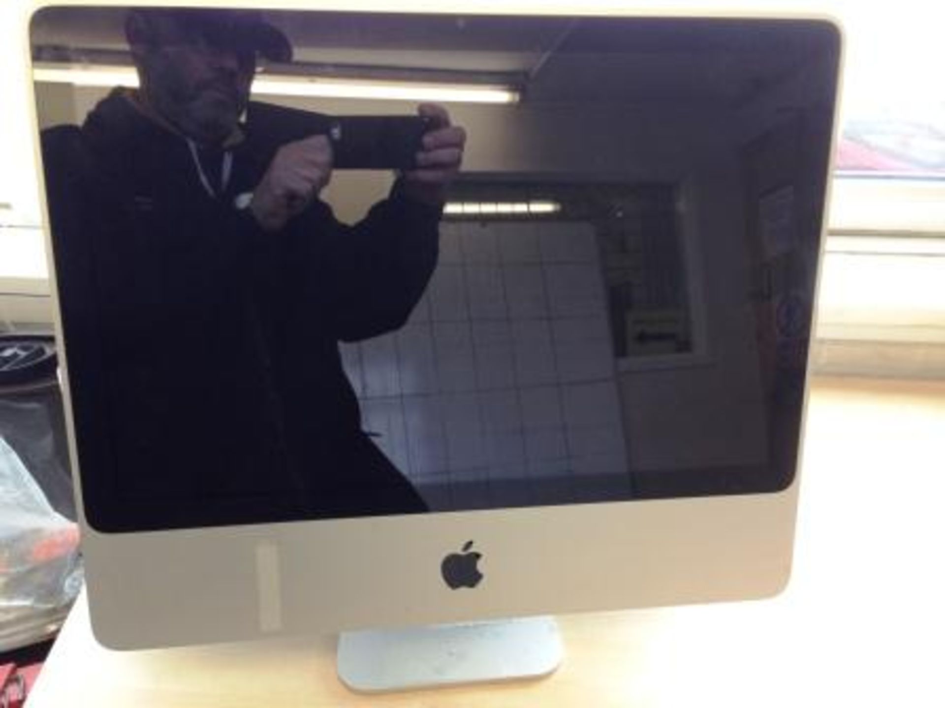 Apple IMAC 20 inch screen hard drive removed