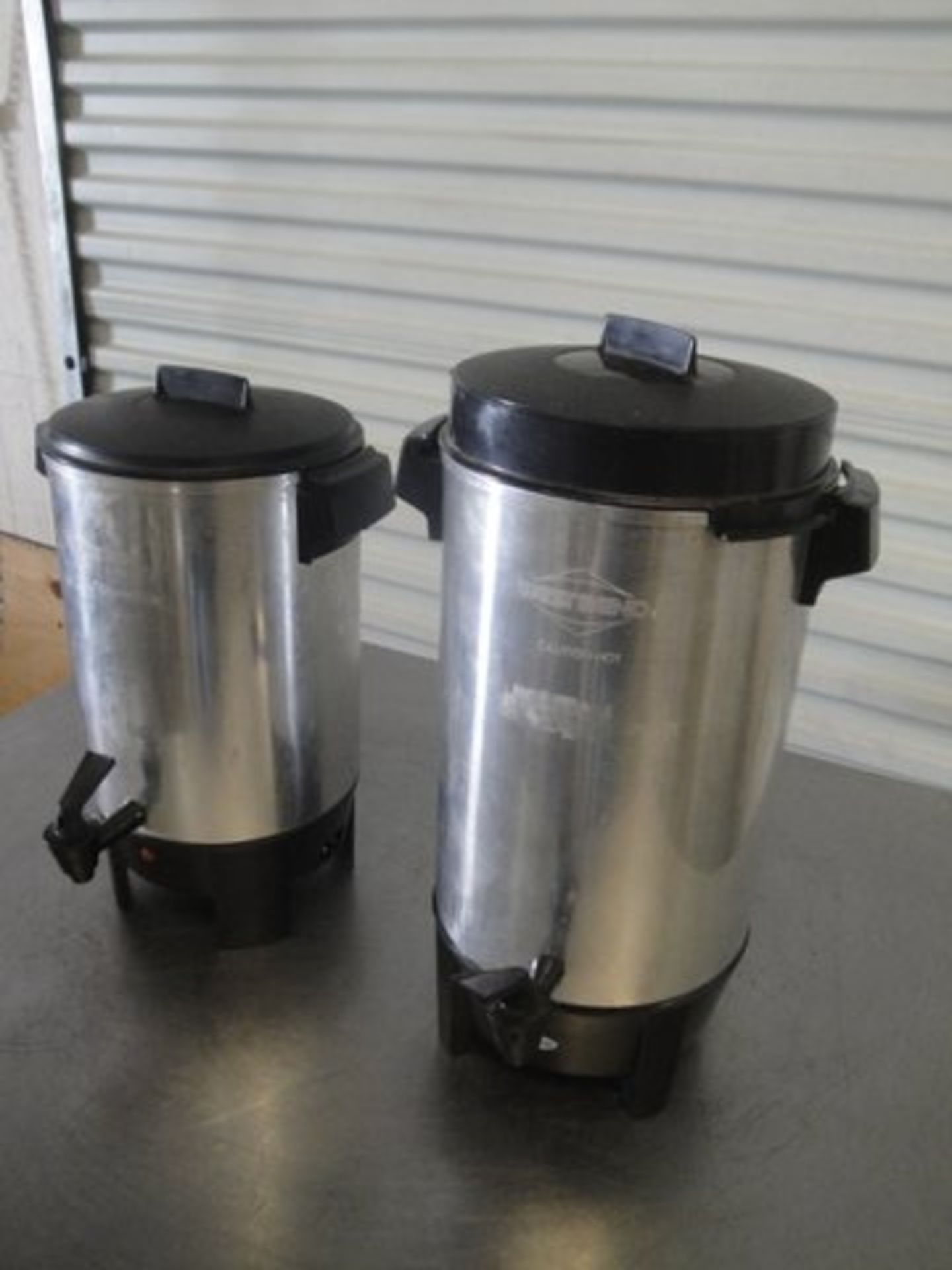 WESTBEND STAINLESS STEEL ELECTRIC PERCOLATOR LOT. - Image 3 of 4