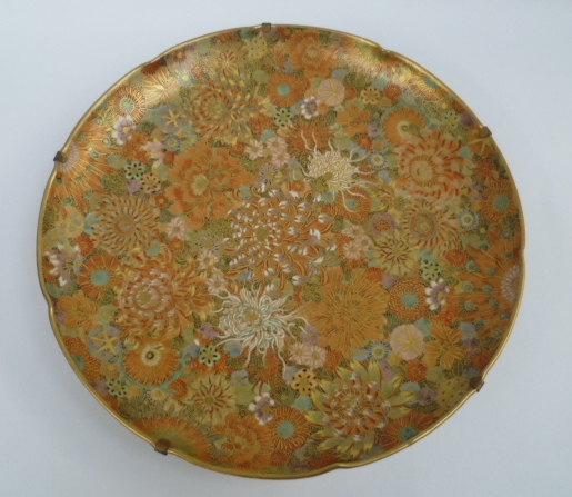 A Japanese porcelain thousand flower design Satsuma plate with scalloped rim, 30cm diameter.