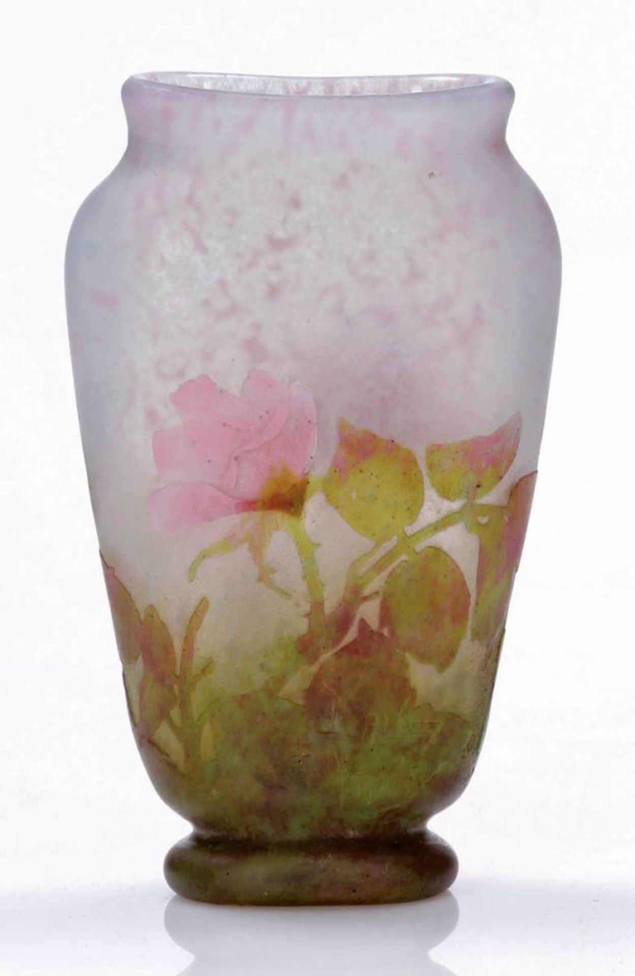 Abgeflachte Vase - Rosenblüten und Blätter Daum Fréres & Cie, Verreries de Nancy um 1900-1905.