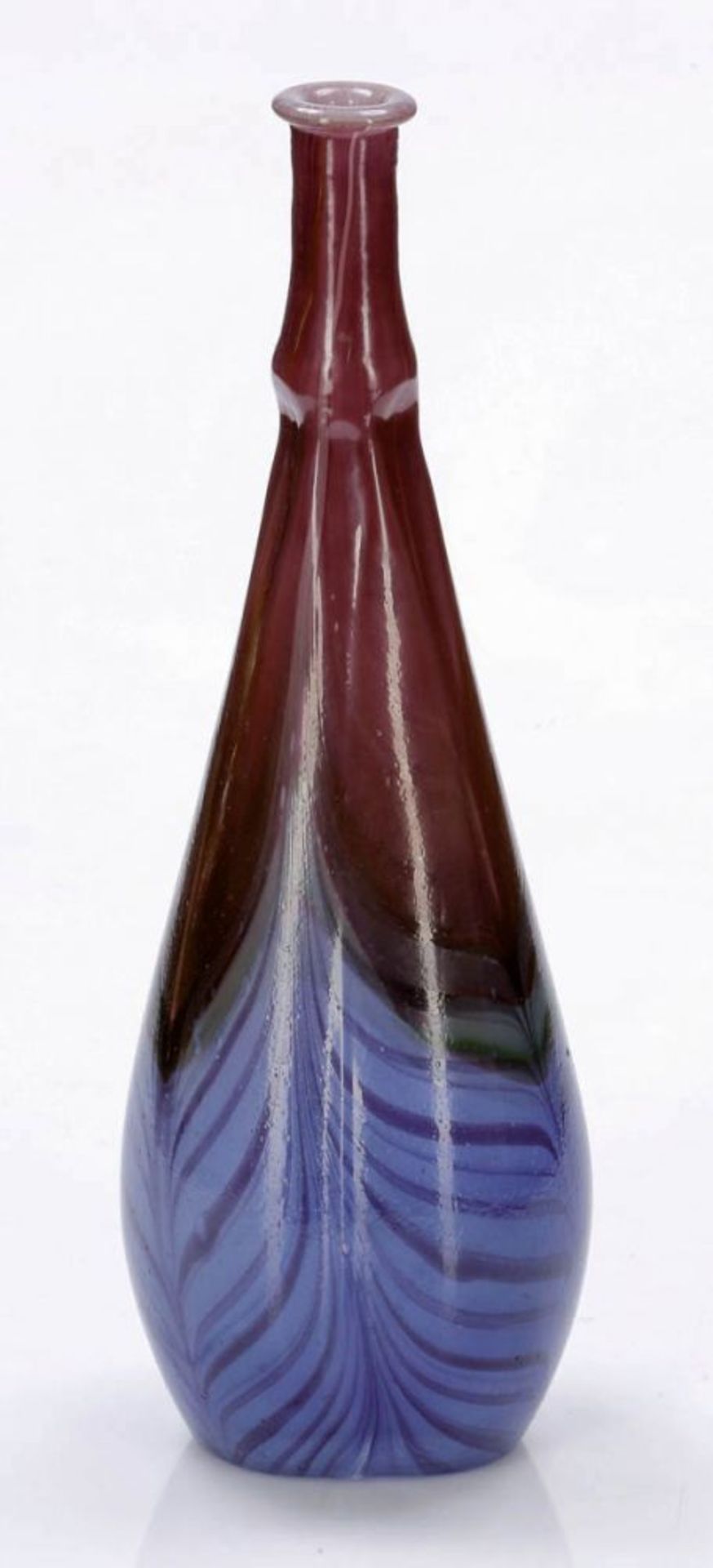 Enghalsvase Èmile Charles Gallé, Nancy um 1905. Farbloses Glas mit opakweißem Innenüberfang. In