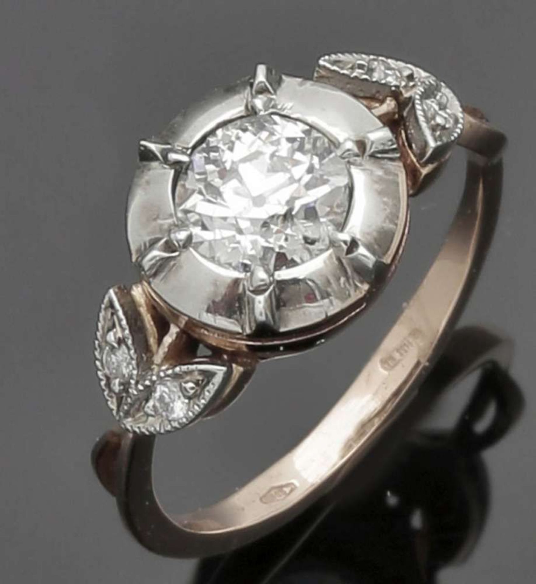 Ring mit einem Altschliffdiamant 585er Roségold, gestemp. und Silber, ungestemp. 1 Altschliffdiamant