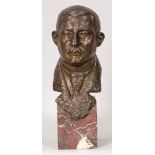 H. OttoBildhauer des 20. Jahrhunderts - Büste eines Mannes - Bronze. Braun patiniert. Rötlicher