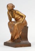 Maurice Bouval1863 Toulouse - 1916 Paris - Sitzende weibliche Figur - Bronze. Goldbraun und braun