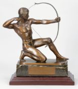 Rudolf Kaesbach1873 Mönchengladbach - 1955 Berlin - Kniender Bogenschütze - Bronze. Goldbraun