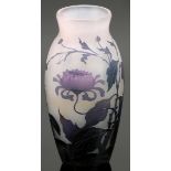 Vase "Chrysanthemen"Vereinigte Lausitzer Glaswerke, Weißwasser 1918-1929. Farbloses Glas mit