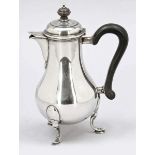 Seltene KaffeekanneBasel/Schweiz, um 1780/1800. Silber. Punzen: Stadtstempel. H. 19 cm. Gew.: 332 g.