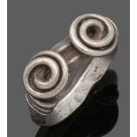 Silberringwohl keltisch, 2.-1. Jh. v. Chr. Silber. 2 Spiralen, deren Enden um die Ringschiene