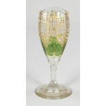 Ovales StengelglasUm 1900. - Blumen und Seerosenblätter - Farbloses Glas, optisch gerippt. Geätzt,