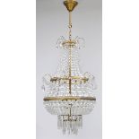 DeckenlampeFrankreich, um 1900. Kristall. H. 100 cm. D. 48 cm. Balusterförmiger Korpus aus