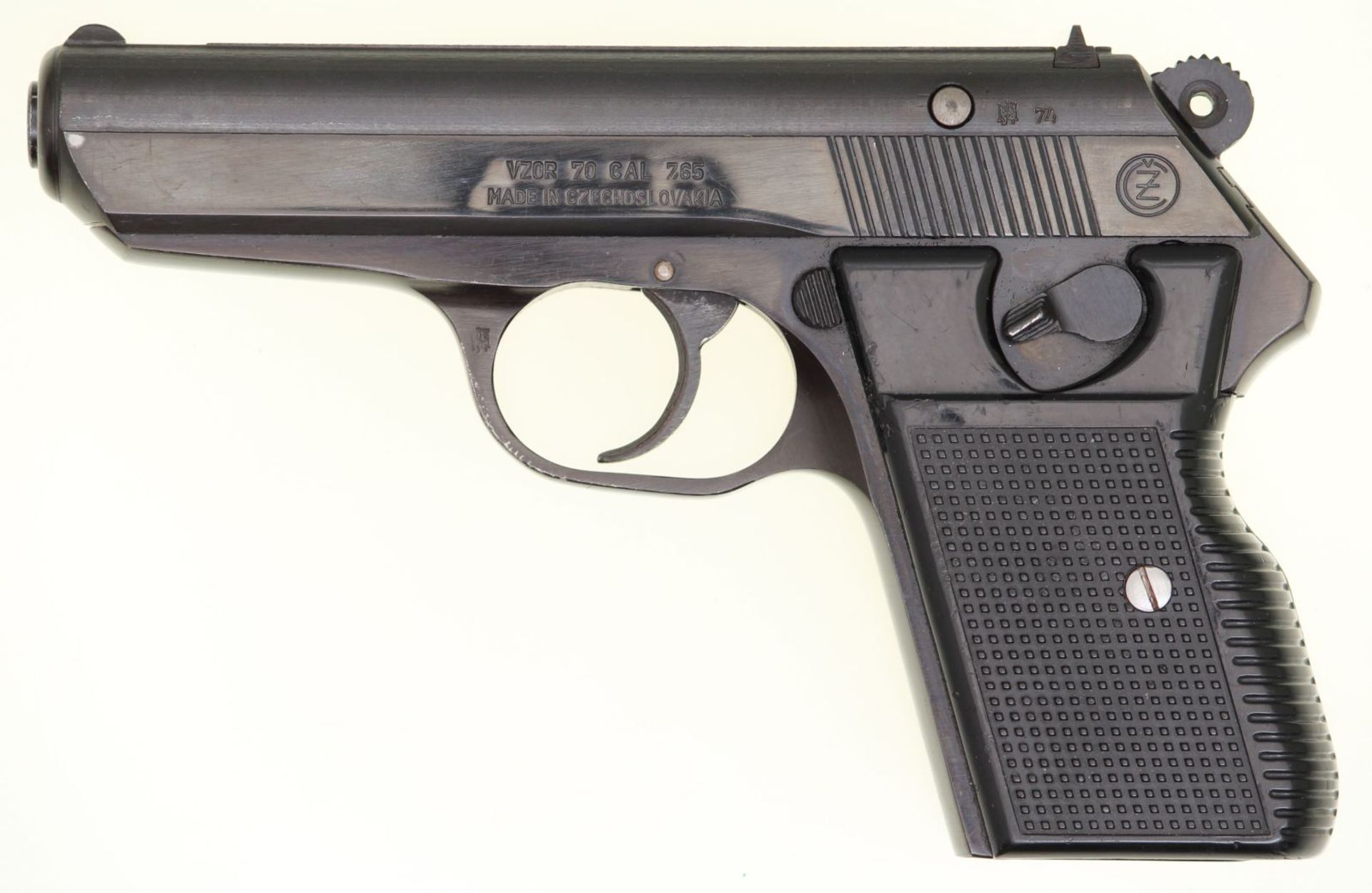 Pistole, CZ Vzor 70, Kal. 7.65mm. Brünierte Ganzstahlwaffe mit DA-Abzug. Kimme seitlich
